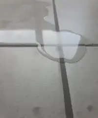 Flaque d'eau sous carrelage_fuite d eau détectée
